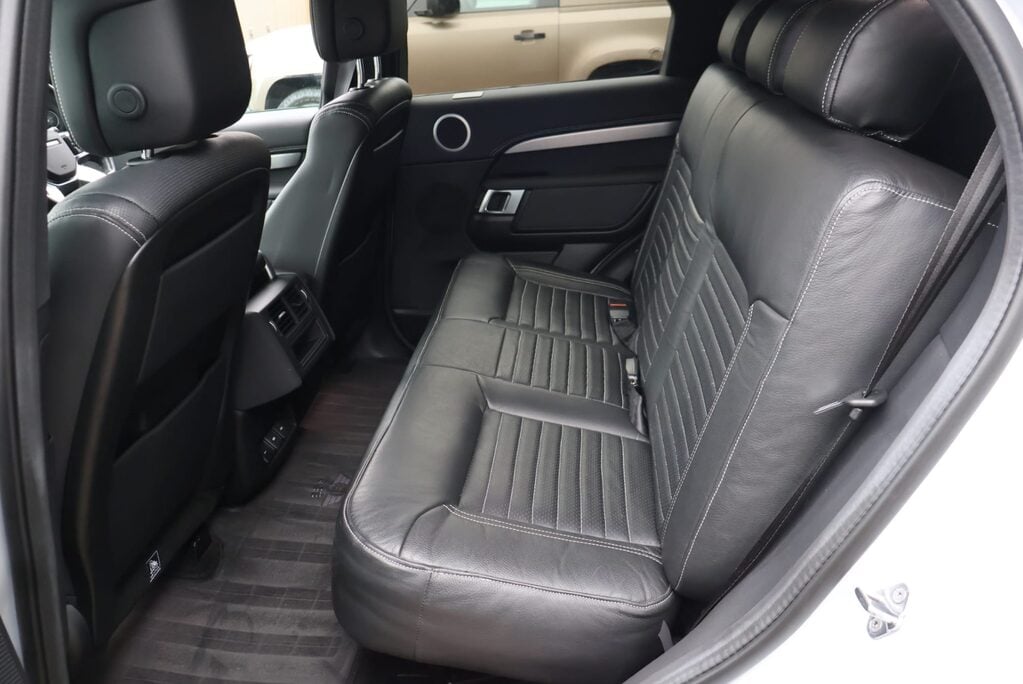 Land Rover Discovery R-DYNAMIC SE MHEV In RARE PEARL WHITE BLACK ROOF AND REAR SEATS  LOW MILES  22