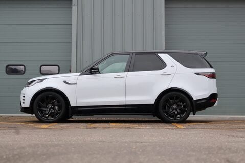 Land Rover Discovery R-DYNAMIC SE MHEV In RARE PEARL WHITE BLACK ROOF AND REAR SEATS  LOW MILES  5