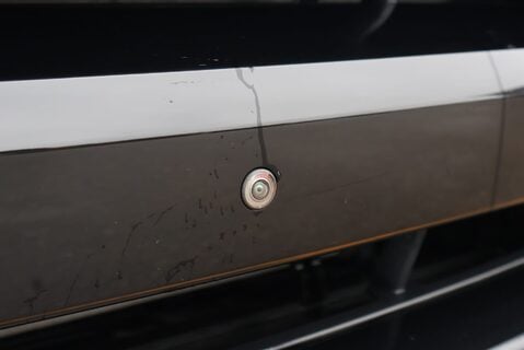 Land Rover Discovery R-DYNAMIC SE MHEV In RARE PEARL WHITE BLACK ROOF AND REAR SEATS  LOW MILES  19