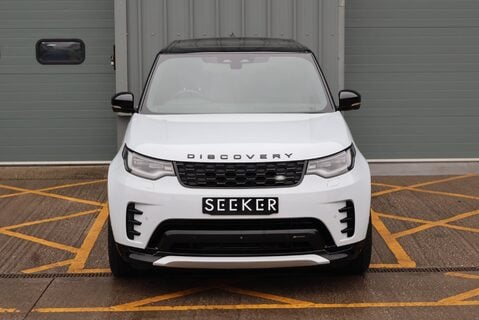 Land Rover Discovery R-DYNAMIC SE MHEV In RARE PEARL WHITE BLACK ROOF AND REAR SEATS  LOW MILES  2