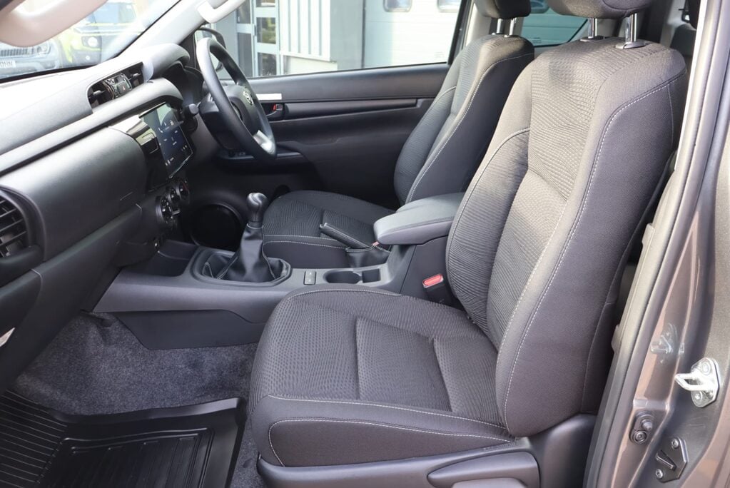 Toyota Hilux ACTIVE 4WD D-4D ECB King cab Commercial styled by Seeker Uk 20