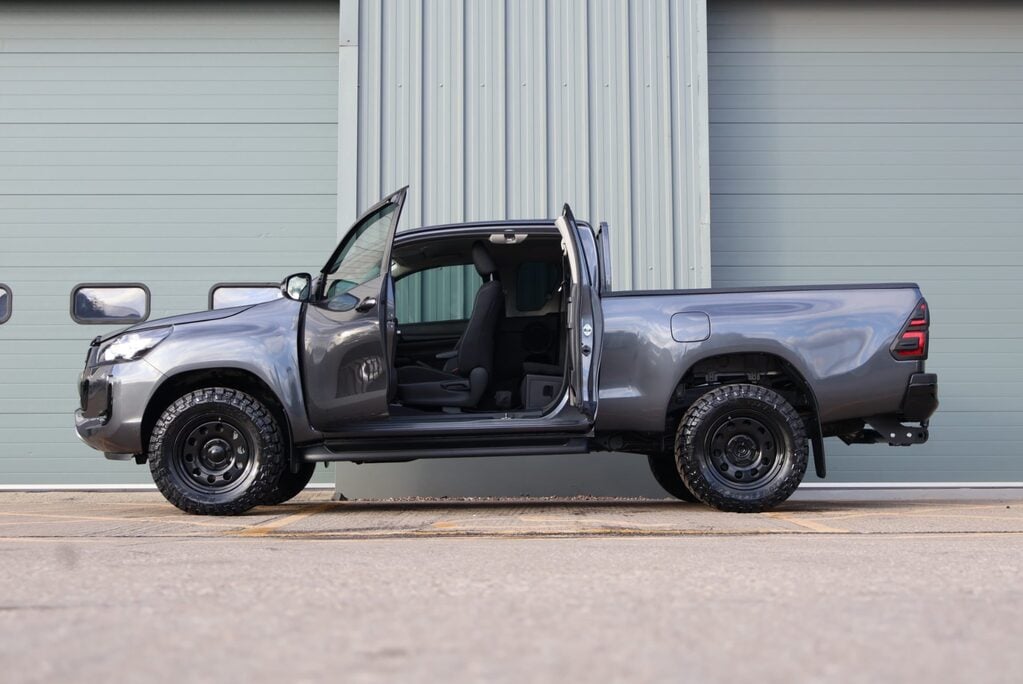 Toyota Hilux ACTIVE 4WD D-4D ECB King cab Commercial styled by Seeker Uk 6