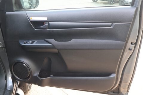 Toyota Hilux ACTIVE 4WD D-4D ECB King cab Commercial styled by Seeker Uk 16