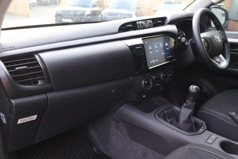 Toyota Hilux ACTIVE 4WD D-4D ECB King cab Commercial styled by Seeker Uk 15