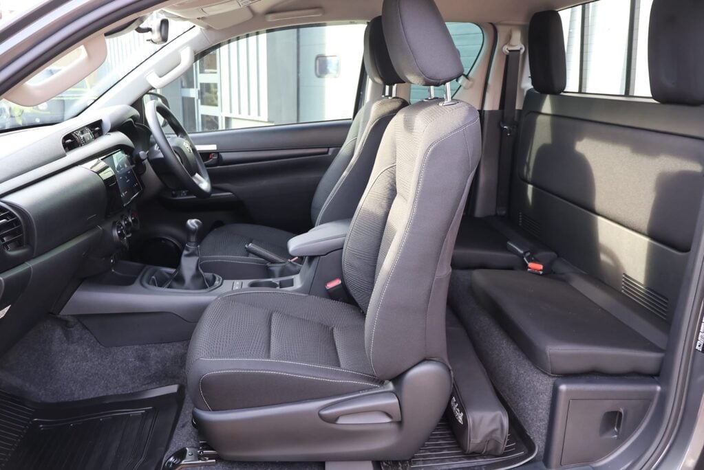 Toyota Hilux ACTIVE 4WD D-4D ECB King cab Commercial styled by Seeker Uk 12