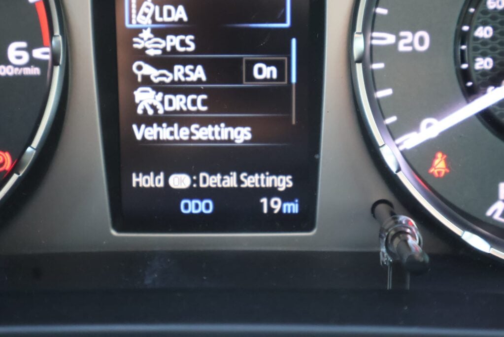 Toyota Hilux ACTIVE 4WD D-4D ECB King cab Commercial styled by Seeker Uk 21