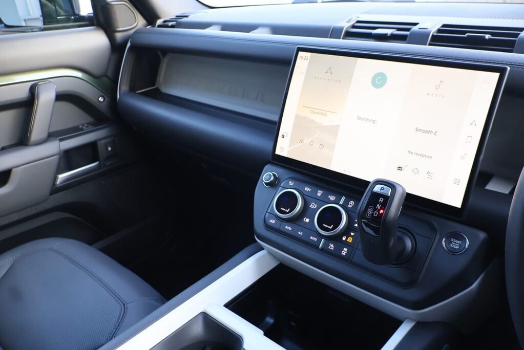 Land Rover Defender 110 75 reg   HARD TOP X-DYNAMIC 350 HSE seeker styled genuine rear seat fitted 23