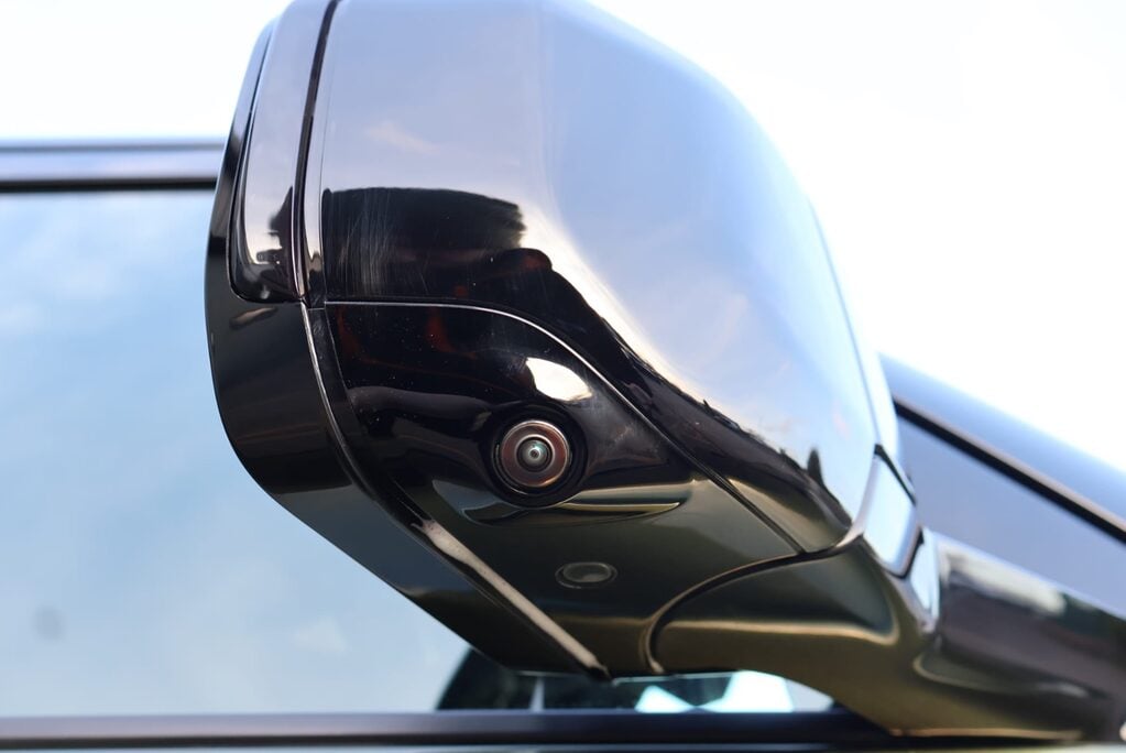 Land Rover Defender 110 75 reg   HARD TOP X-DYNAMIC 350 HSE seeker styled genuine rear seat fitted 14