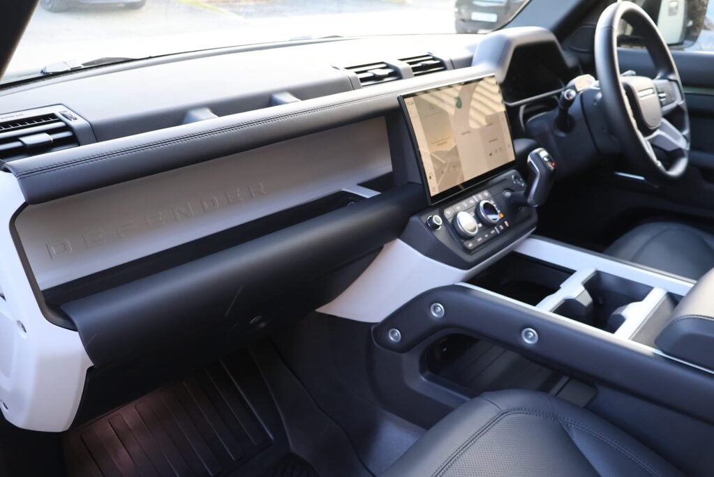 Land Rover Defender 110 75 reg   HARD TOP X-DYNAMIC 350 HSE seeker styled genuine rear seat fitted 20