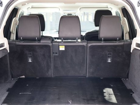 Rear seat conversion for the pre-owned Land Rover Discovery 5 Commercial vehicle 2
