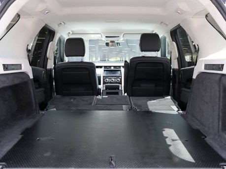 Rear seat conversion for the pre-owned Land Rover Discovery 5 Commercial vehicle 3