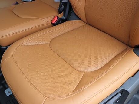 Front row jump seat and door card upgrade in leather for Land Rover Defender 90 and 110  6