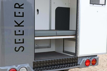 SEEKER Horseboxes 2