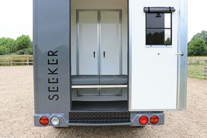 SEEKER Horseboxes 6