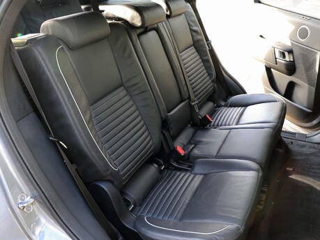 New from SEEKER UK, genuine Land Rover rear seat conversion for the Discovery 5, HSE trim with cream piping 2