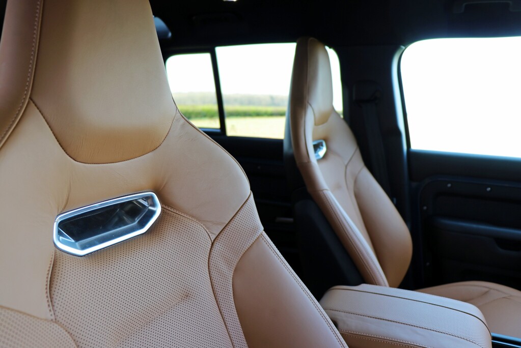 Defender 110 Commercial 7