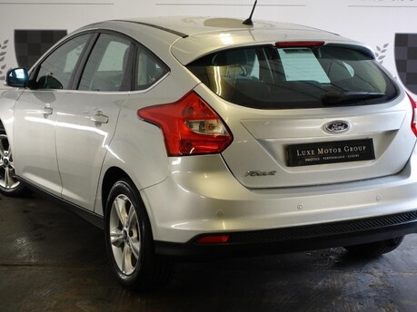 Ford Focus 1.6 Zetec Powershift Euro 5 5dr 1