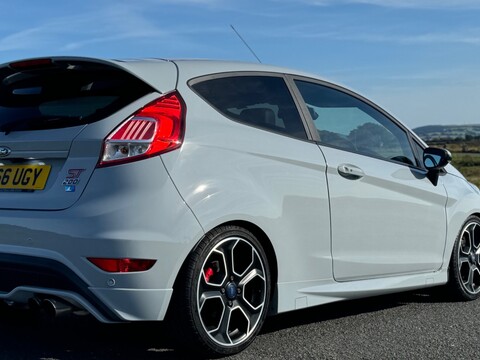 Ford Fiesta ST200 10