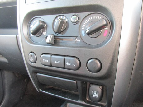 Suzuki Jimny SZ4 21