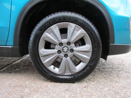 Suzuki Vitara SZ-T BOOSTERJET MHEV 9