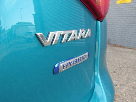 Suzuki Vitara SZ-T BOOSTERJET MHEV 10