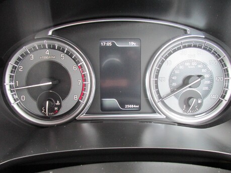 Suzuki Vitara SZ-T BOOSTERJET MHEV 15