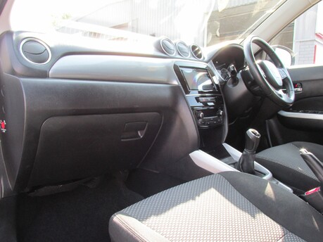 Suzuki Vitara SZ-T 16