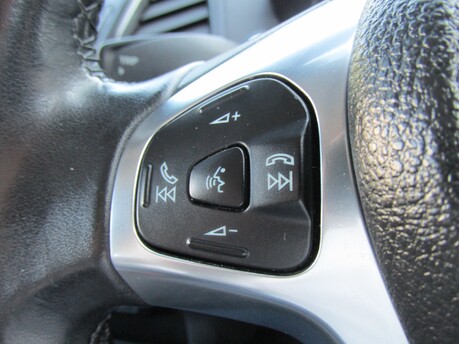 Ford Ecosport TITANIUM 18