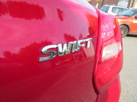 Suzuki Swift SZ5 DUALJET MHEV 9
