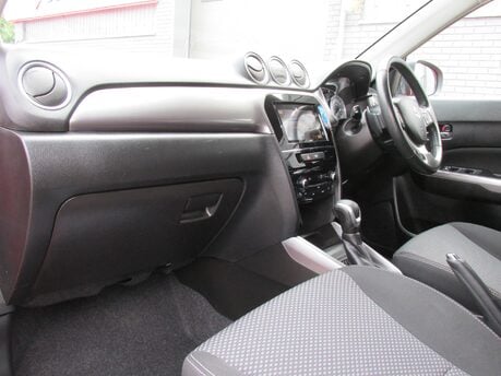 Suzuki Vitara SZ-T MHEV 16