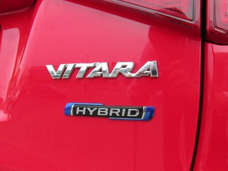 Suzuki Vitara SZ-T MHEV 9