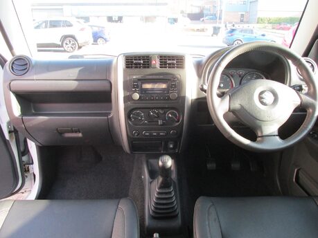 Suzuki Jimny SZ4 10