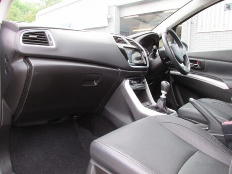 Suzuki SX4 S-Cross SZ5 BOOSTERJET MHEV 14
