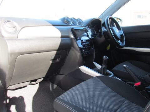 Suzuki Vitara SZ-T 14