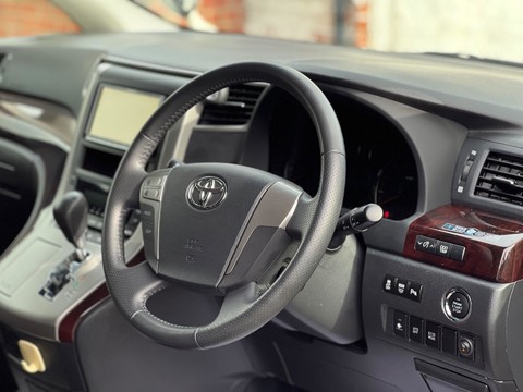 Toyota Alphard V6 3.5 4WD 8 SEATS 7