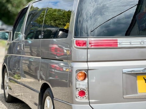 Nissan Elgrand HIGHWAY STAR V6 3.5 25