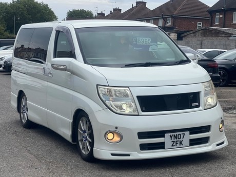 Nissan Elgrand ELGRAND+HIGHWAY STAR+NISMO GRILL+LOWERED