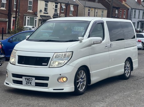 Nissan Elgrand ELGRAND+HIGHWAY STAR+NISMO GRILL+LOWERED 2