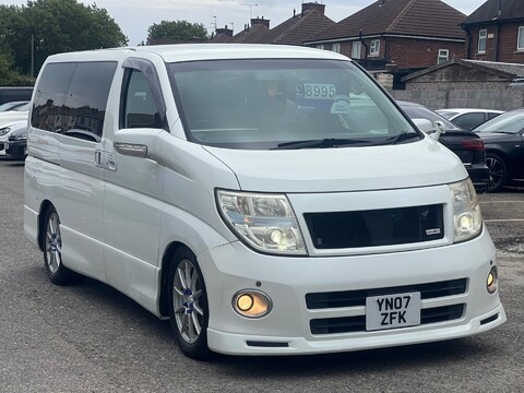 Nissan Elgrand HIGHWAY STAR 1