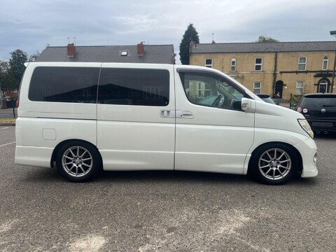 Nissan Elgrand HIGHWAY STAR 8