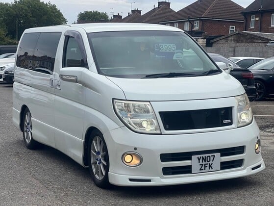 Nissan Elgrand HIGHWAY STAR