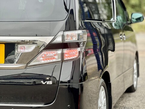 Toyota Vellfire V6 Sunroof 34