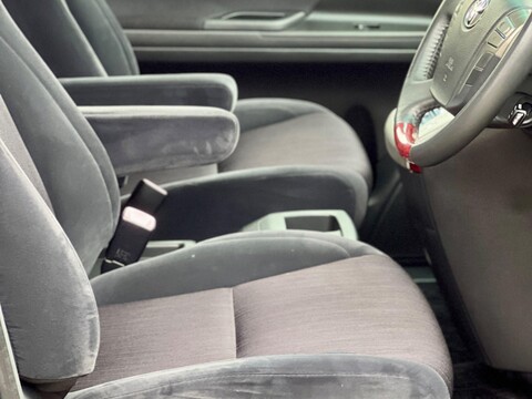 Toyota Vellfire V6 Sunroof 39