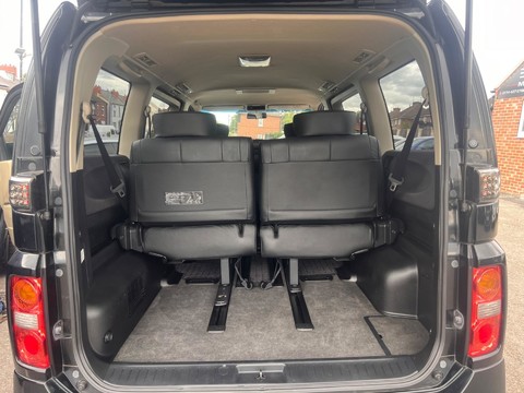 Nissan Elgrand +HIGHWAY STAR+GRADE 4B+HEATED SEATS+ 26