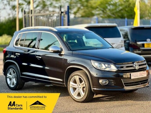 Volkswagen Tiguan 1.4 TSi R-LINE DSG AUTO 1