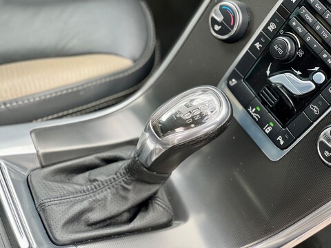 Volvo XC60 2.0 R-Design Powershift 27