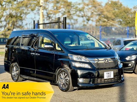 Toyota Vellfire V6 Royal Lounge Sunroof