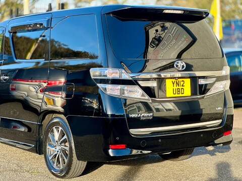 Toyota Vellfire V6 Royal Lounge Sunroof 9