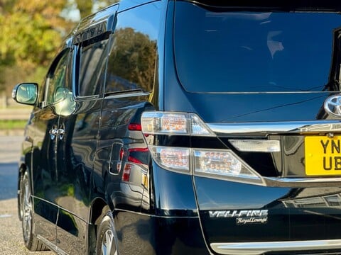 Toyota Vellfire V6 Royal Lounge Sunroof 31