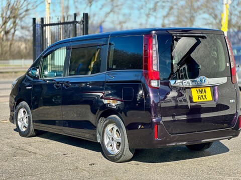 Toyota Noah Hybird 7 Seaters 4